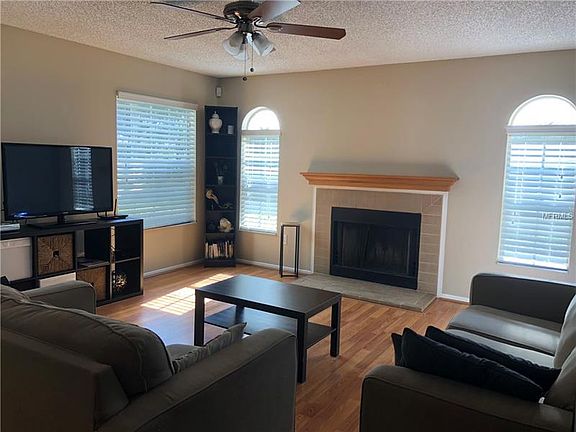 4th image of 6011 Laketree Ln APT C