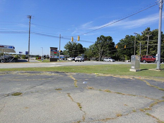 1st image of 636 Durst Ave E
