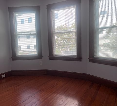 4th image of 183 Hawley Ave