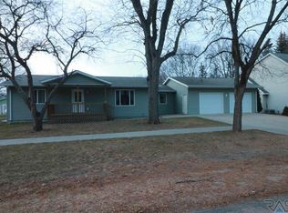 804 Blackstone Pl, Hurley, SD 57036