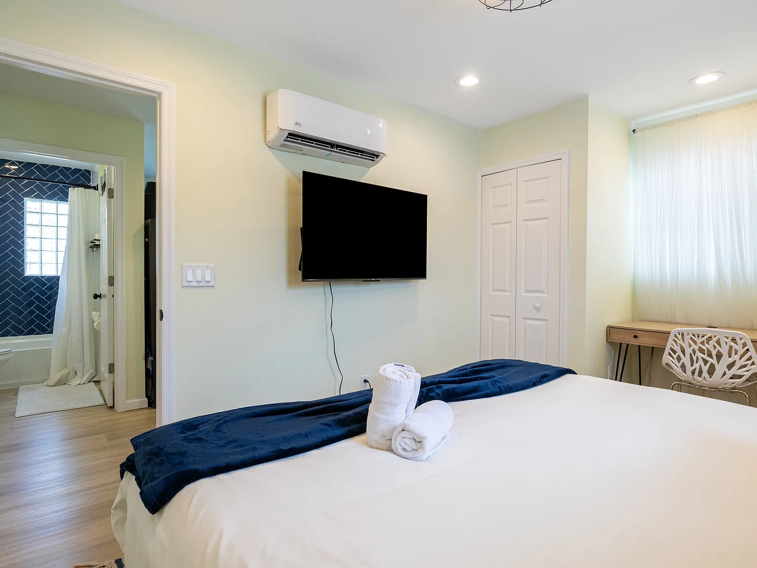 Studio, 450 sqft, $2,500 — Photo 4
