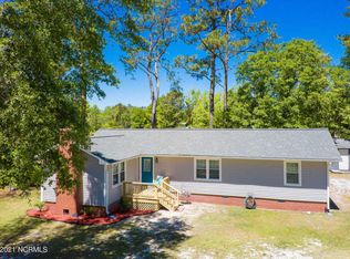 135 Oyster Ln, Hubert, NC 28539