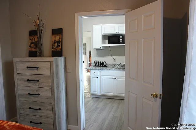 1524 W Craig Pl — Photo 8