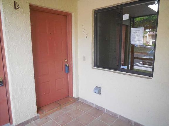 4th image of 410 Lakeview Dr APT 102