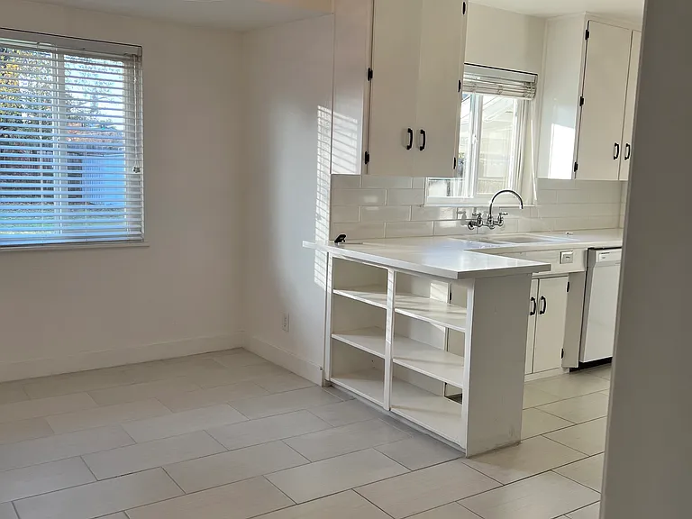 Eat In Kitchen w/ Bar Seating