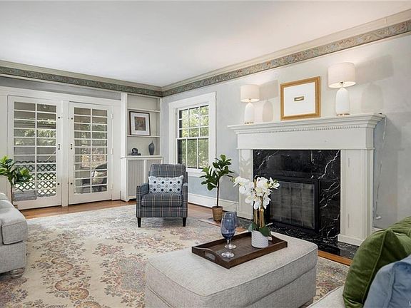 4th image of 118 Woodbridge Ave
