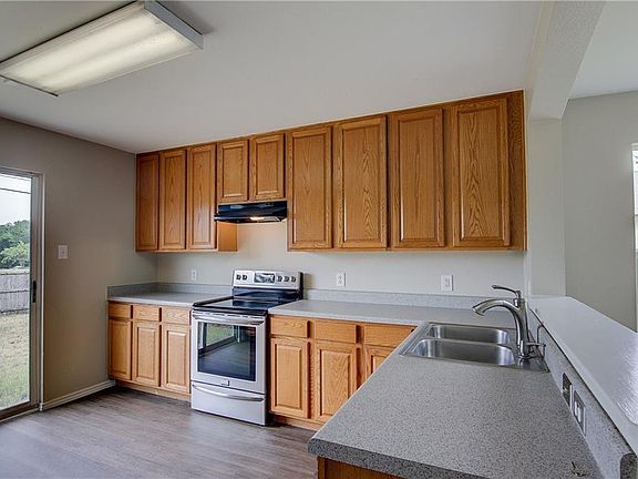 2nd image of 307 Creek Ledge Dr