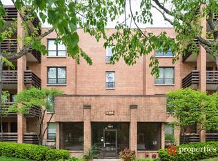 1066 Shermer Rd APT 11, Northbrook, IL 60062