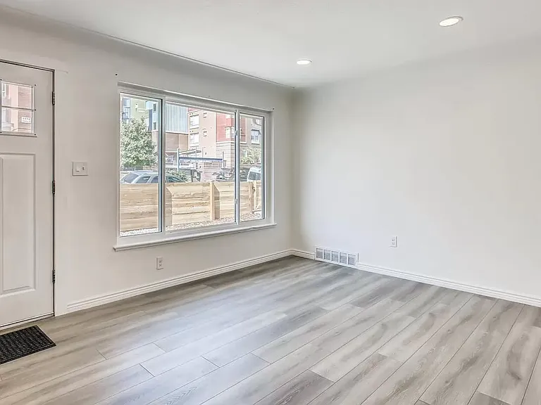 1526 N Wolff St — Photo 8