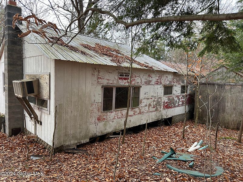 5th image of 111 Horse Hill Road