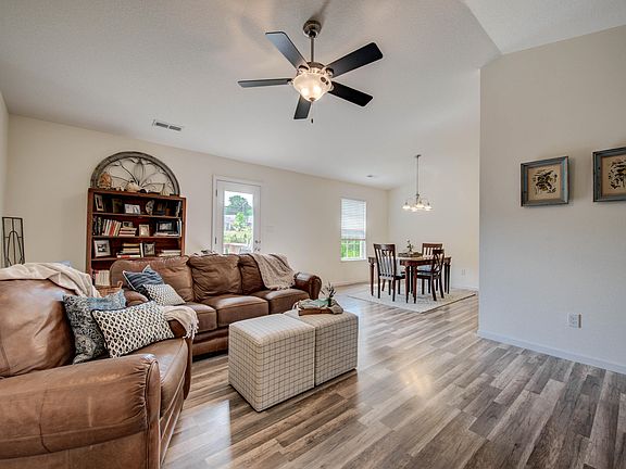 3rd image of 5918 Creekhead Dr