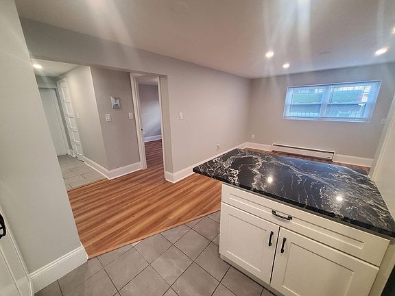 4th image of 24 Colgate Rd APT 1