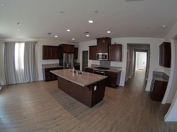 3rd image of 506 Petunia Dr
