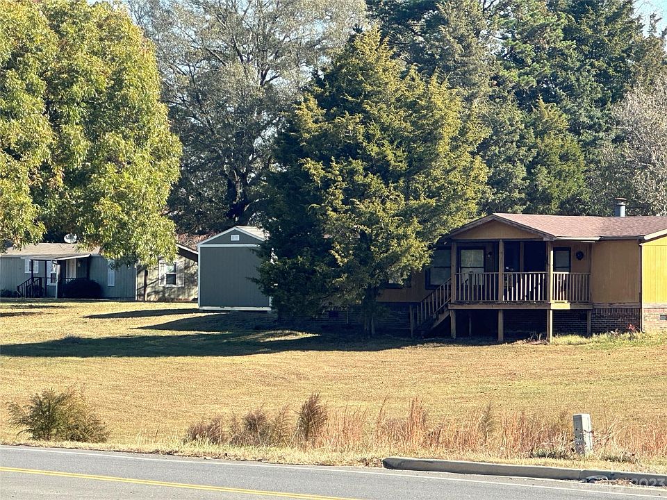 2nd image of 118 Ray Dawn Ln