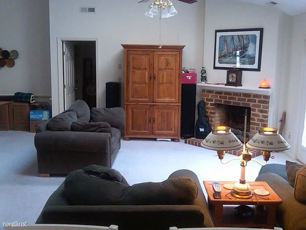 1120 Highlands Dr photo 1