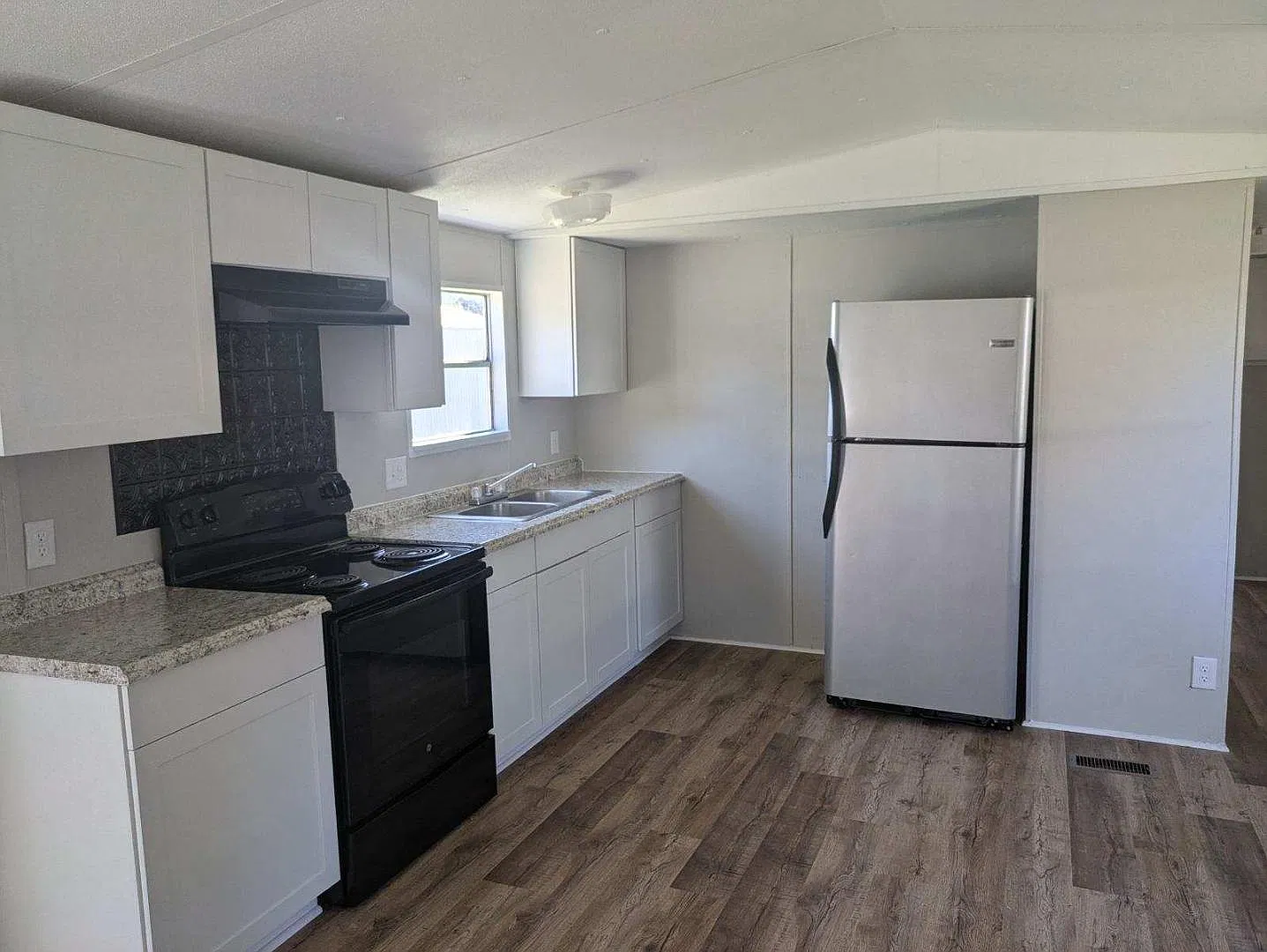 1378 Hwy 196 W — Photo 2
