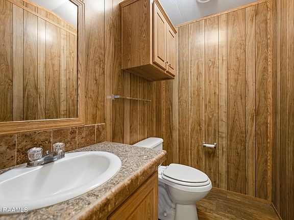 5th image of 202 Quail Hollow Dr