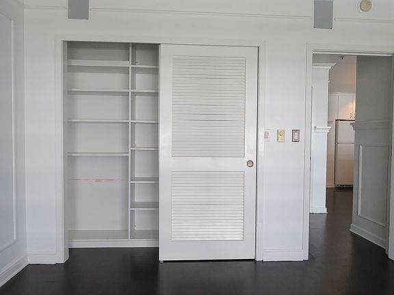 5th image of 250 King St Unit 774