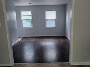 901 Windsor Ct, Sterling, VA 20164