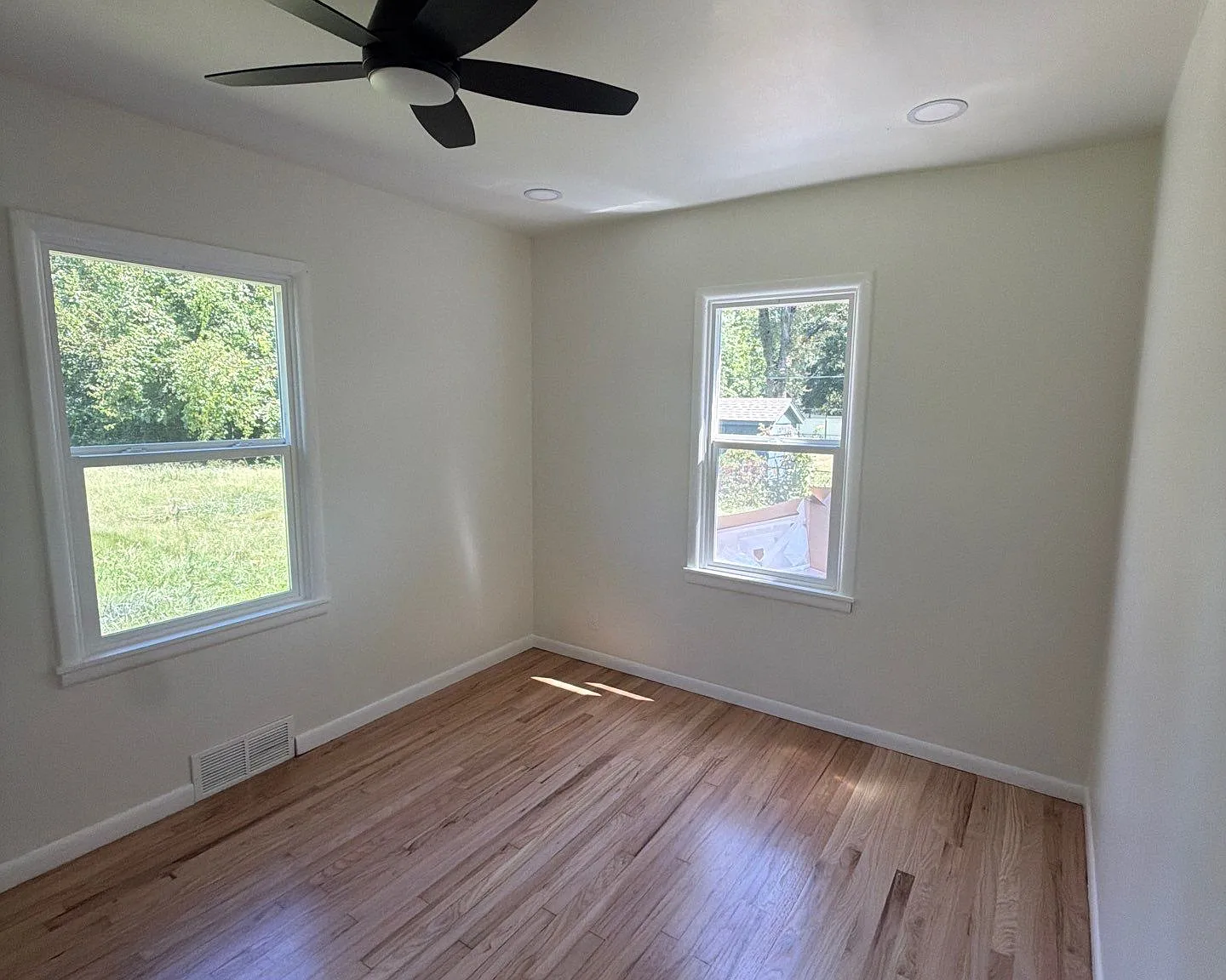 4 bed, 1080 sqft, $2,756 — Photo 2
