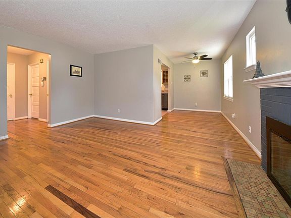 3rd image of 1159 Hilltop Dr