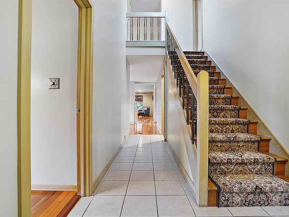 3rd image of 5391 Bennington Hill Dr