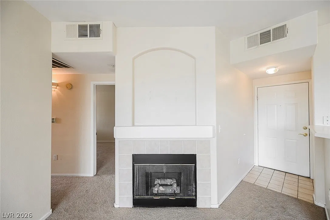 2 bed, 2.0 bath, 906 sqft, $1,340 — Photo 4