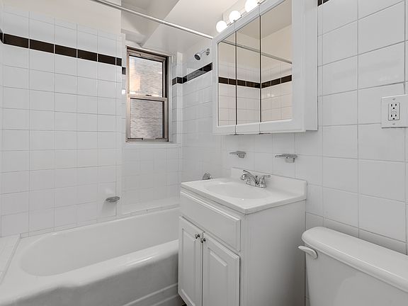 4th image of 300 E 46th St APT 2K