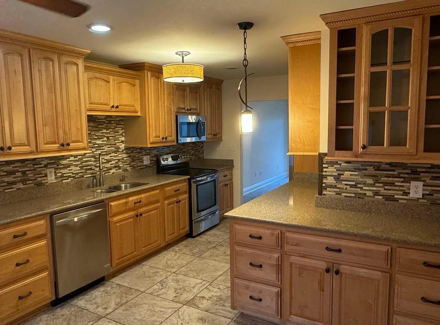 2 bed, 2.5 bath, 1340 sqft, $1,700 — Photo 4