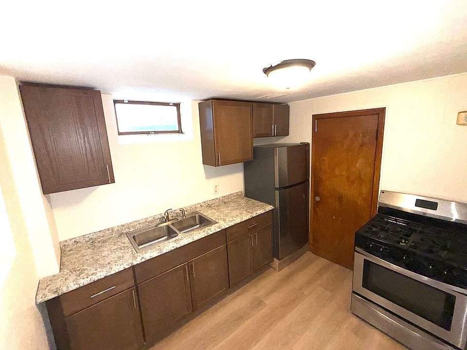 1st image of 131 8th Ave N #3