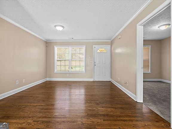 4th image of 827 Oak St NW