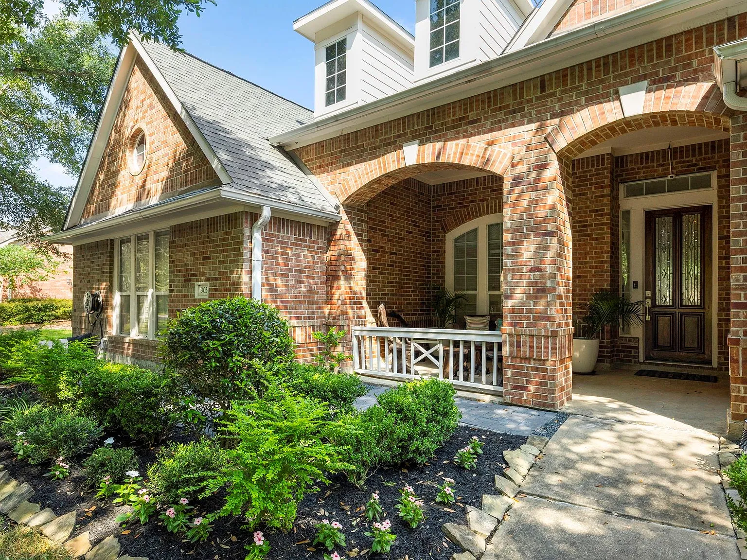 4 bed, 4.5 bath, 4249 sqft, $3,800 — Photo 2