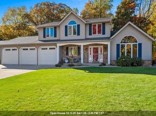 1000 Rolling Green Dr, Green Bay, WI 54313