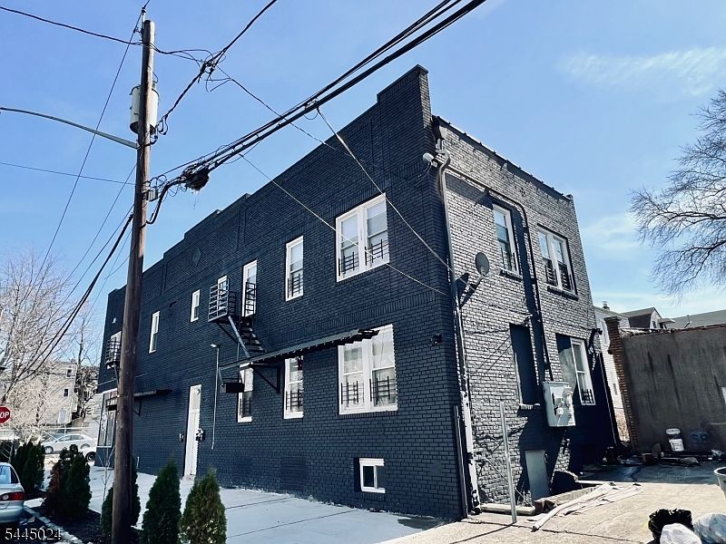 2nd image of 377 21St St