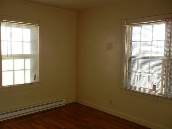 4th image of 1204 Oak St