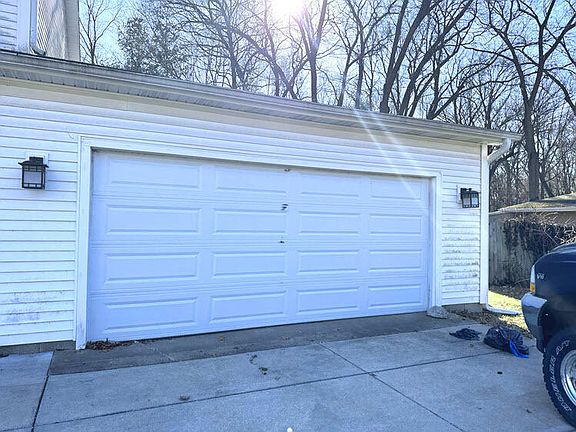 3rd image of 8051 Heritage Dr