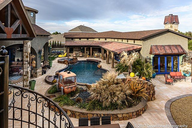 2nd image of 4913 Island Dr