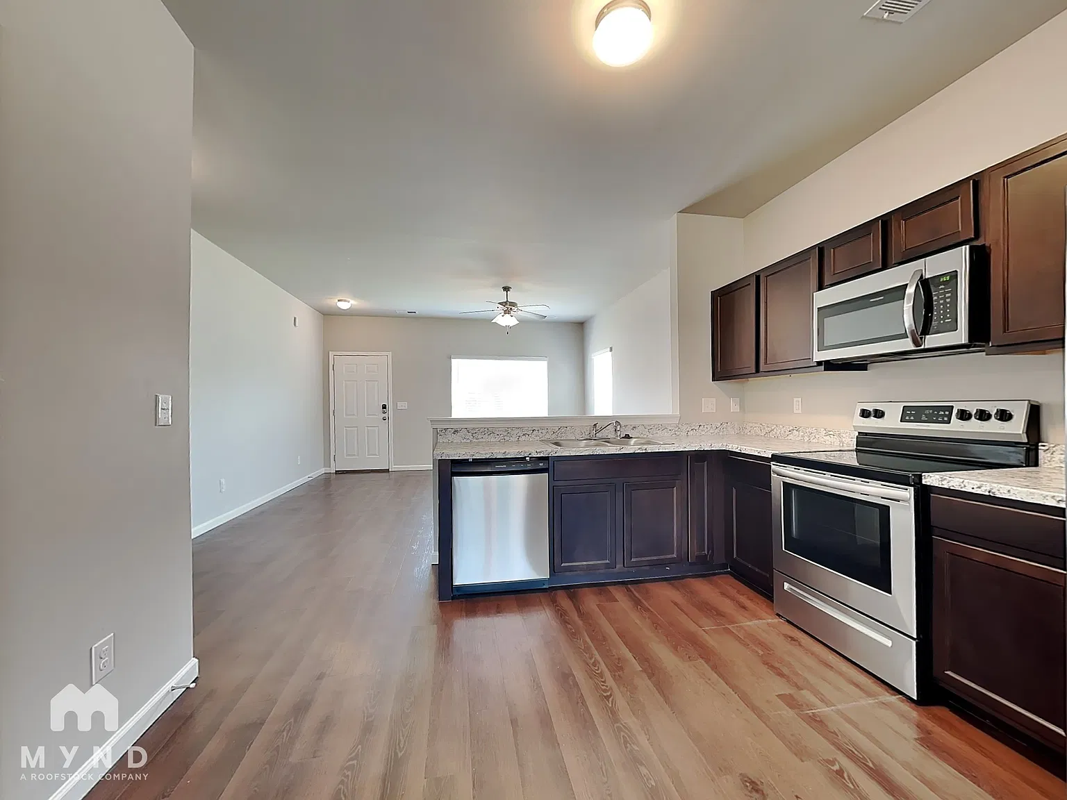 3 bed, 2.0 bath, 1416 sqft, $1,499 — Photo 3