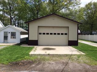 790 N Chestnut St, Breese, IL 62230