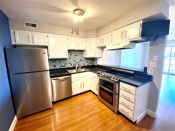 3rd image of 3115 Edwards Pl APT 203