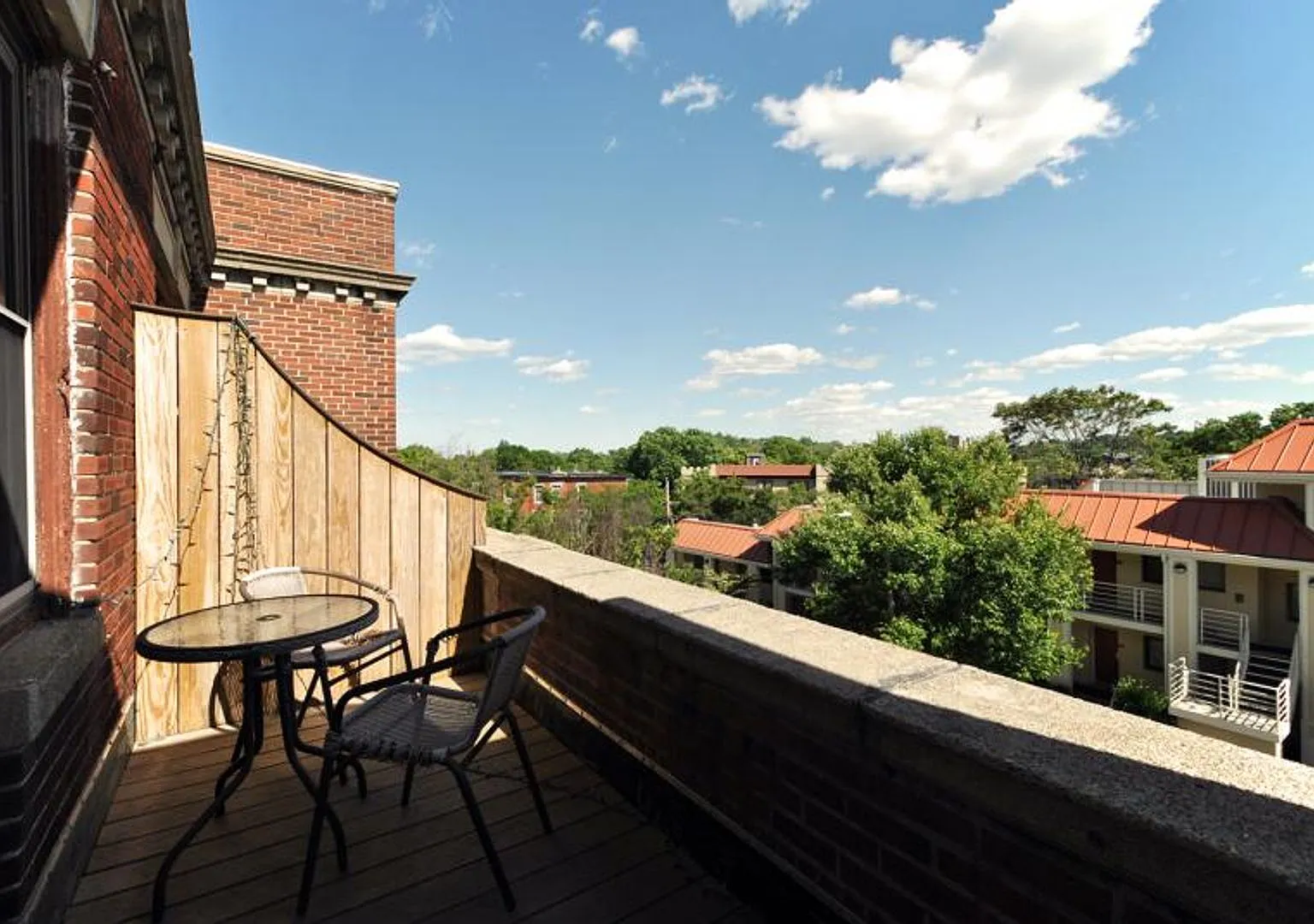 No Fee!! Brighton 2 Bed For 9/1 With Dishwasher, Great Balcony — Photo 2
