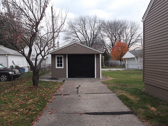 3rd image of 19924 Frazho St
