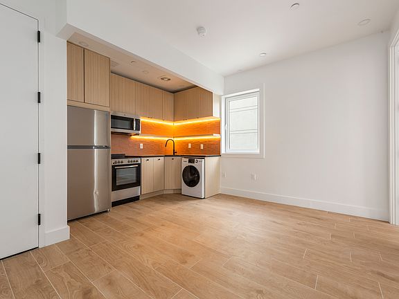 2nd image of 1694 Pacific St #3B