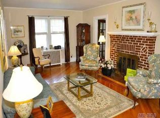 26 Wallace St, Rockville Centre, NY 11570