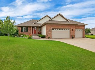 15 Moon Cir, Saint Cloud, MN 56301