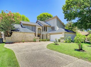 10318 Meadow Lake Ln, Houston, TX 77042