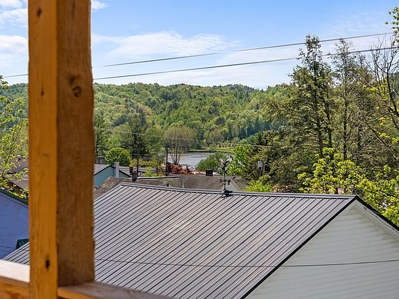 4th image of 329 Grayson St