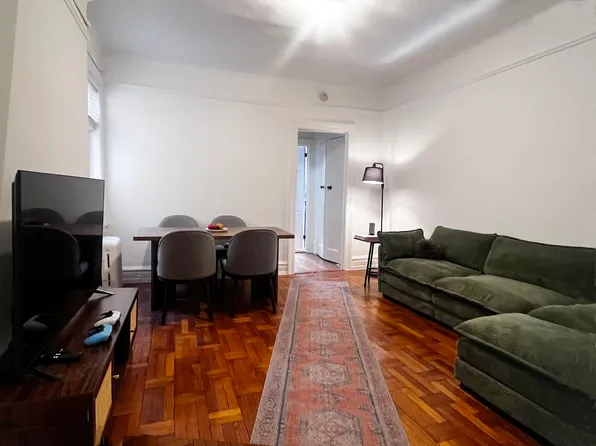 135 West 16th Street image 1 of 5