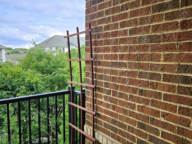 2905 Bleeker St #205 — Photo 25
