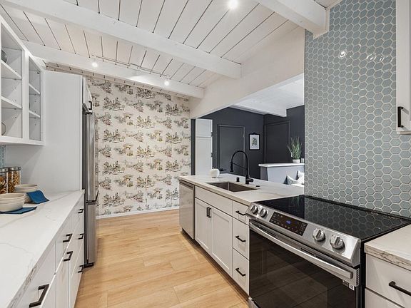 4th image of 574 Woodbine Drive